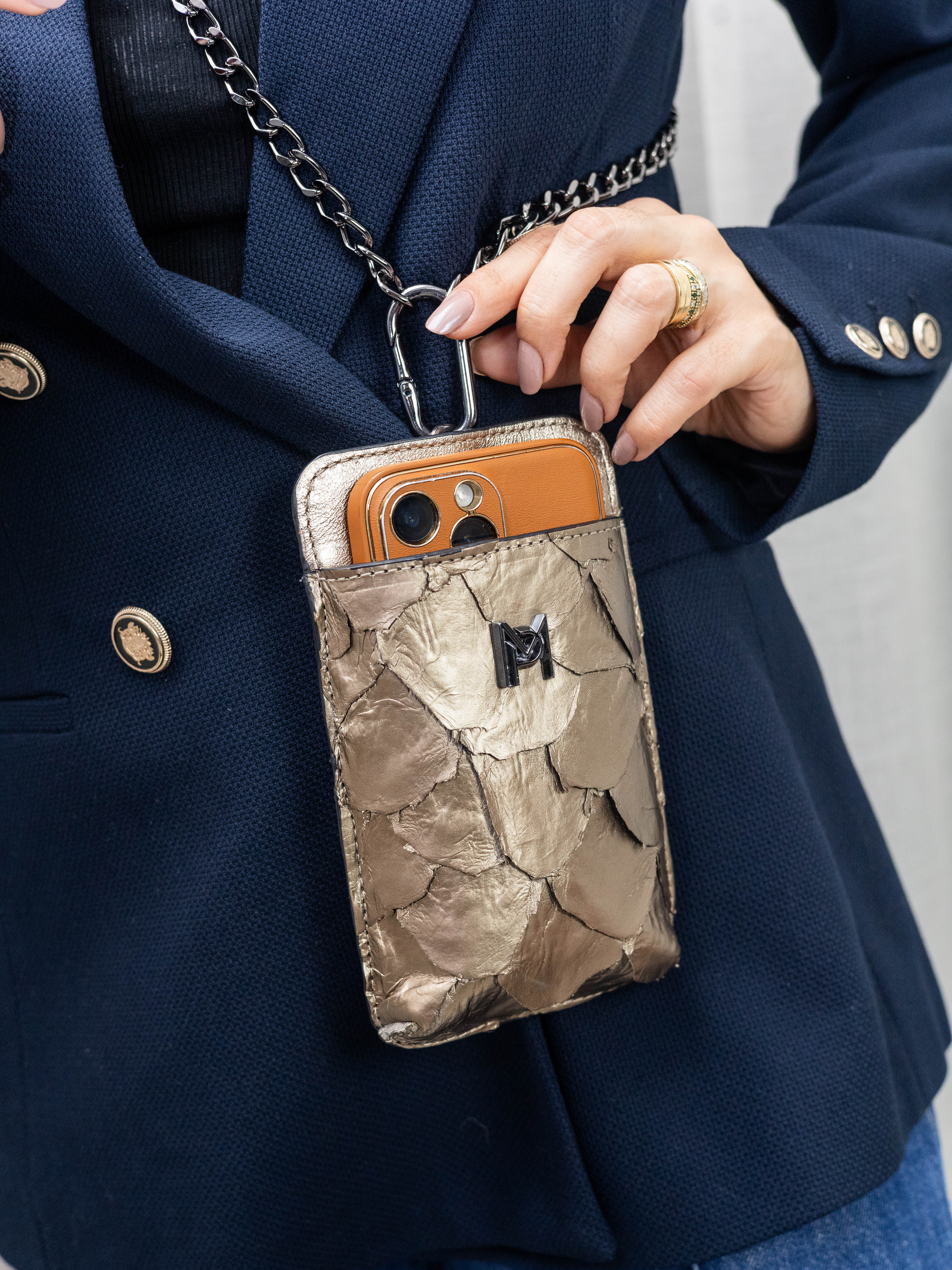 BOLSA PORTA CELULAR DE COURO PIRARUCU SOPHIE MAGNETO