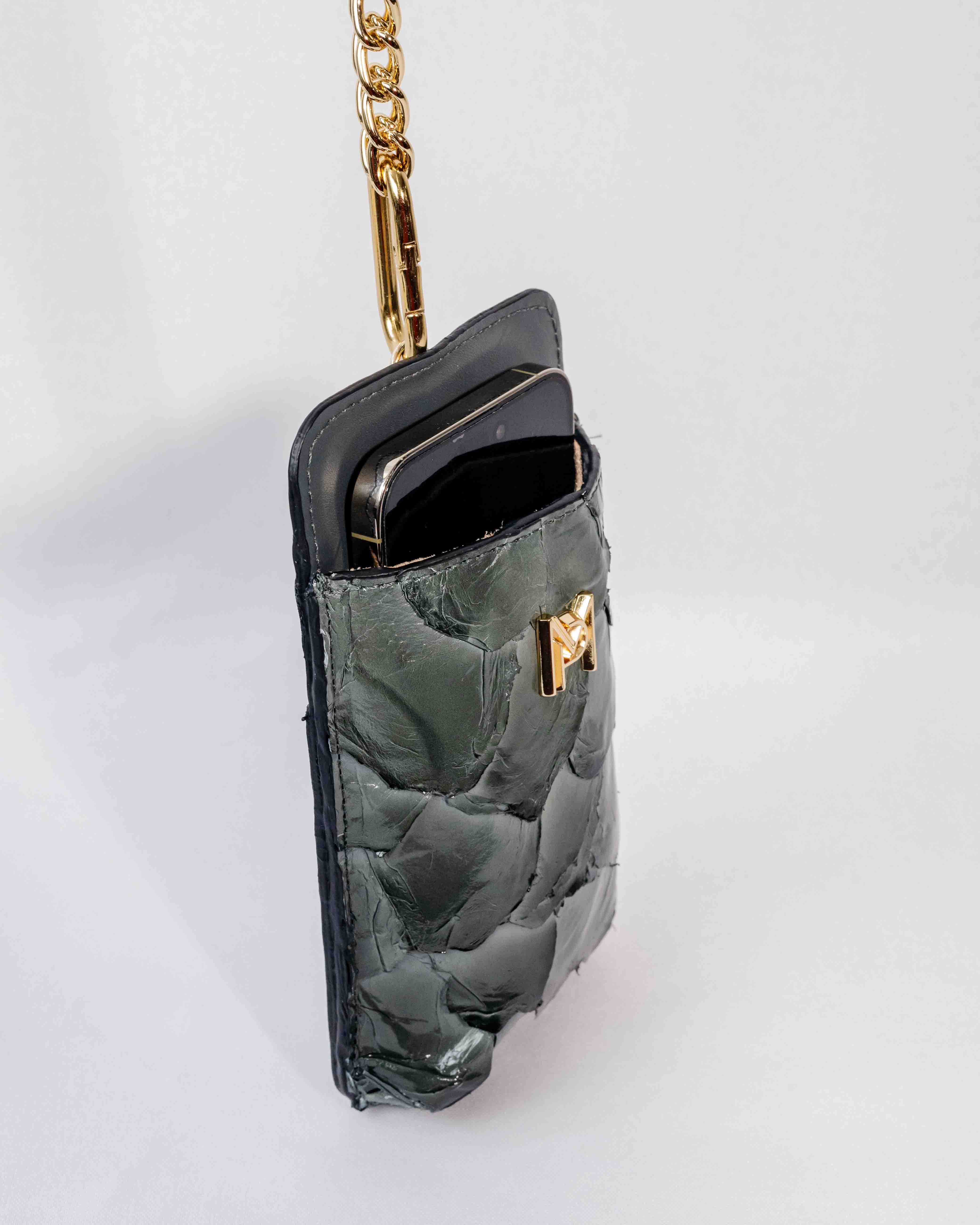BOLSA PORTA CELULAR DE COURO PIRARUCU SOPHIE DENIM