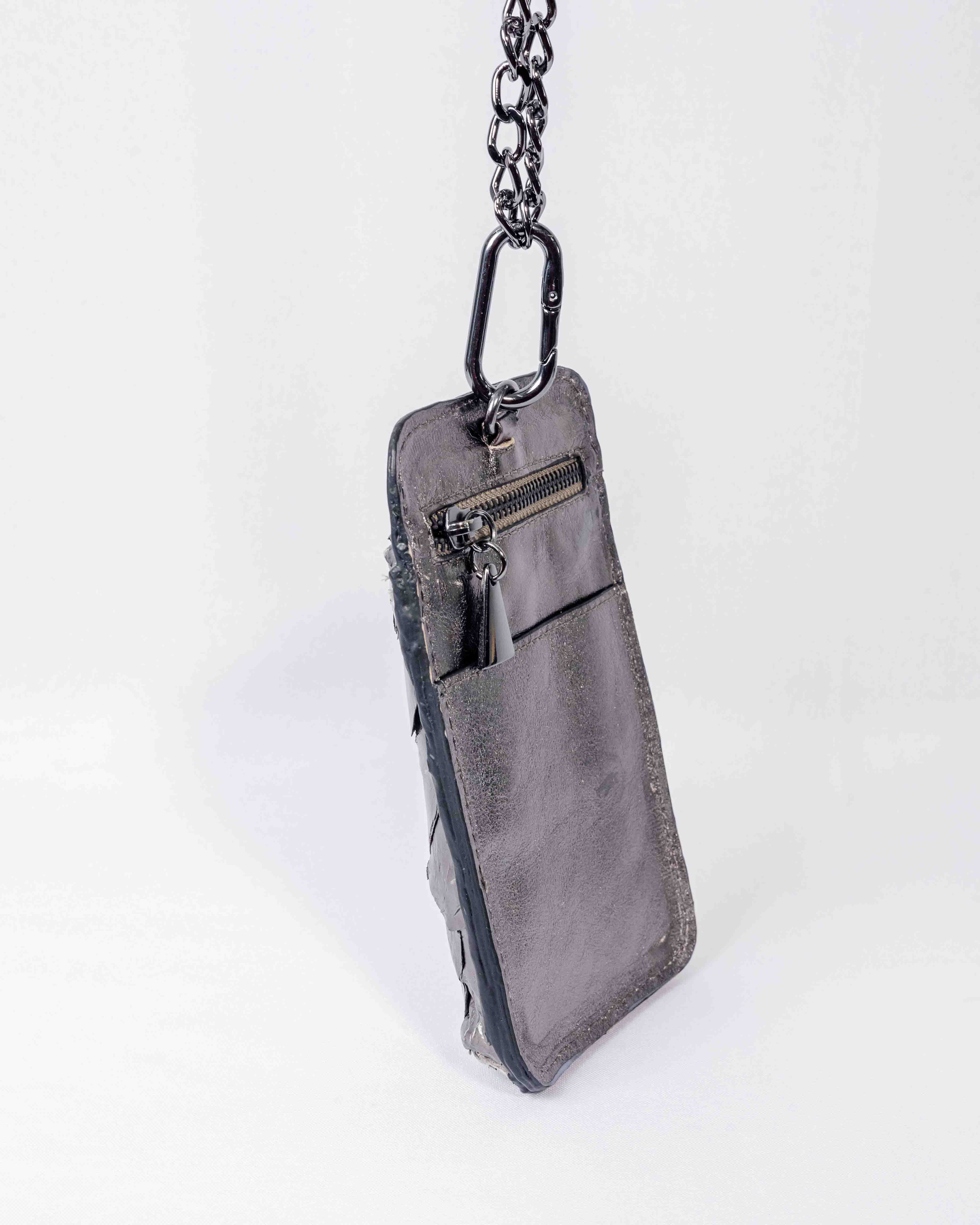 Bolsa Porta Celular de Couro Pirarucu Sophie - Grafite Metalizado