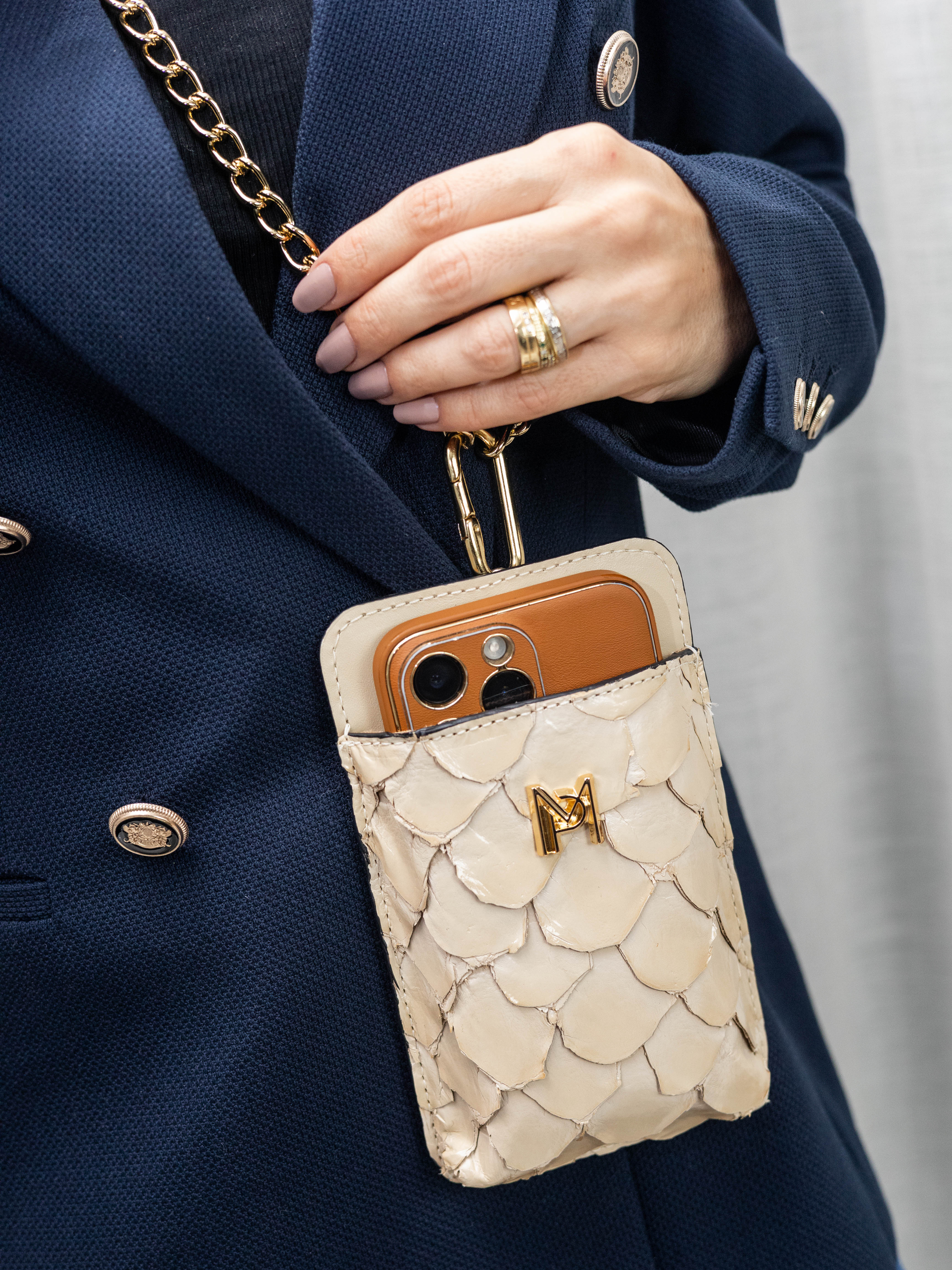 BOLSA PORTA CELULAR DE COURO PIRARUCU SOPHIE NATA