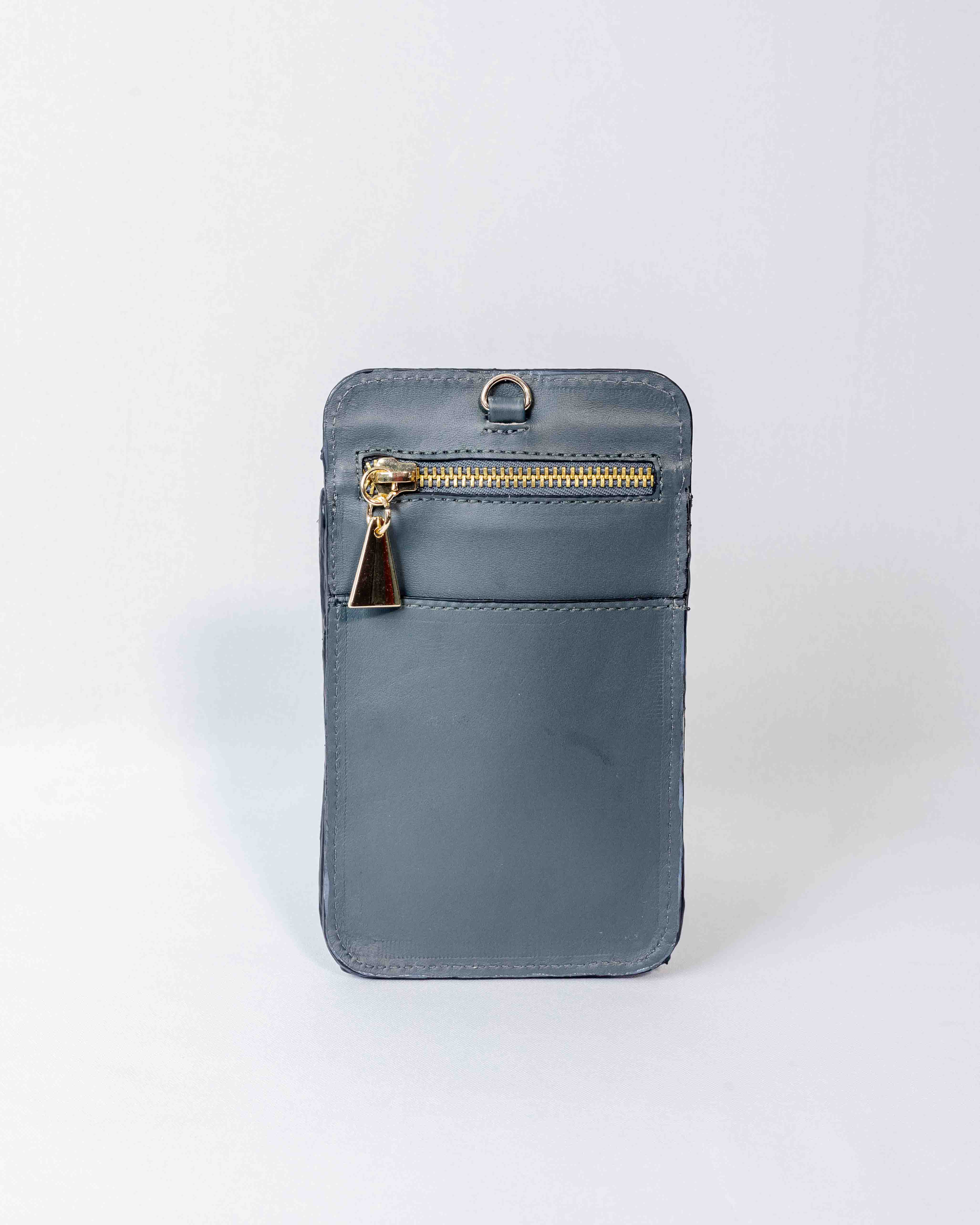 BOLSA PORTA CELULAR DE COURO PIRARUCU SOPHIE DENIM