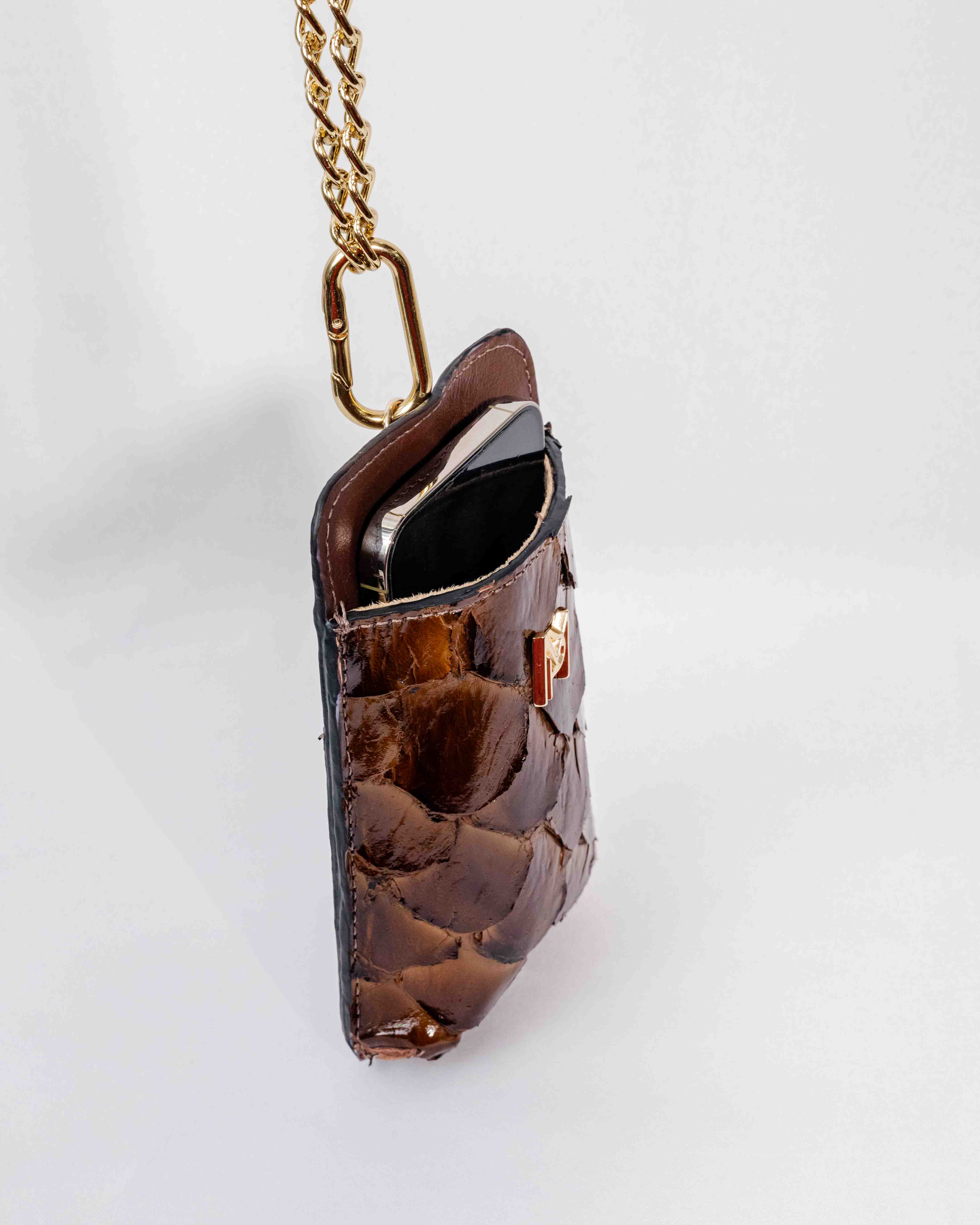 BOLSA PORTA CELULAR DE COURO PIRARUCU SOPHIE PINHÃO