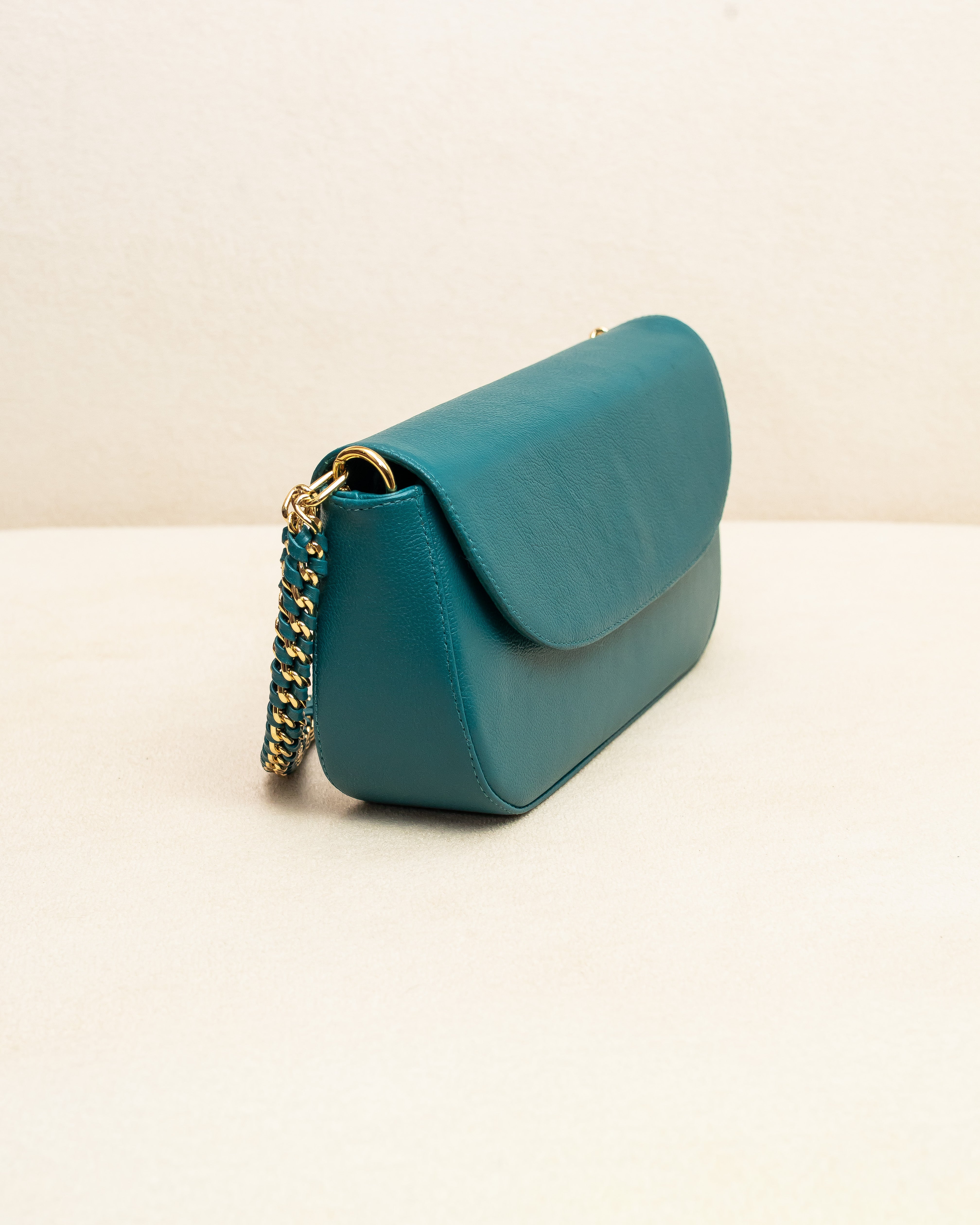 Bolsa tiracolo de Couro Legítimo Azul Petróleo Alba - Ferragem dourada (Acompanha Presente)