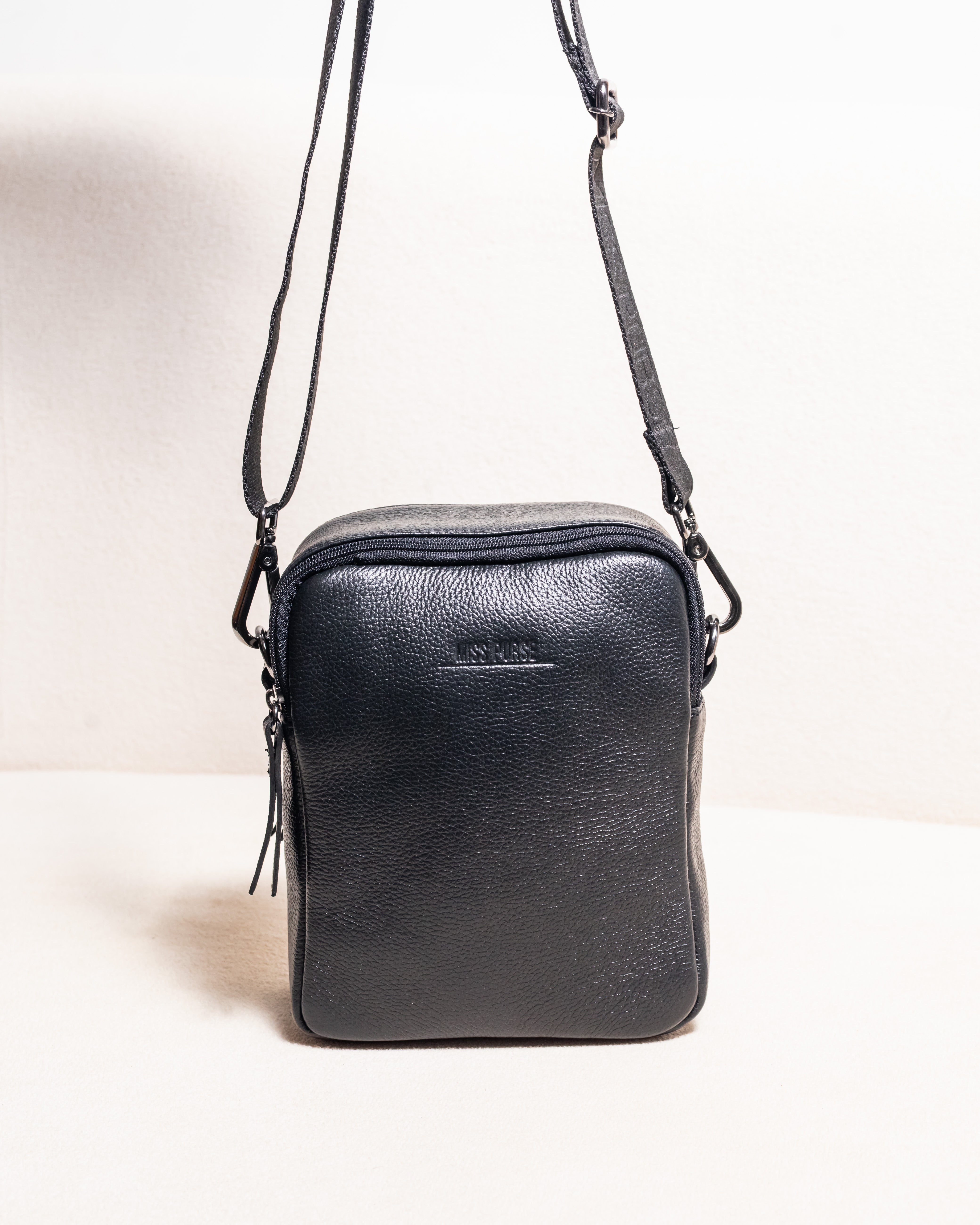 Bolsa de Couro Legítimo Unissex transversal Track - Preta