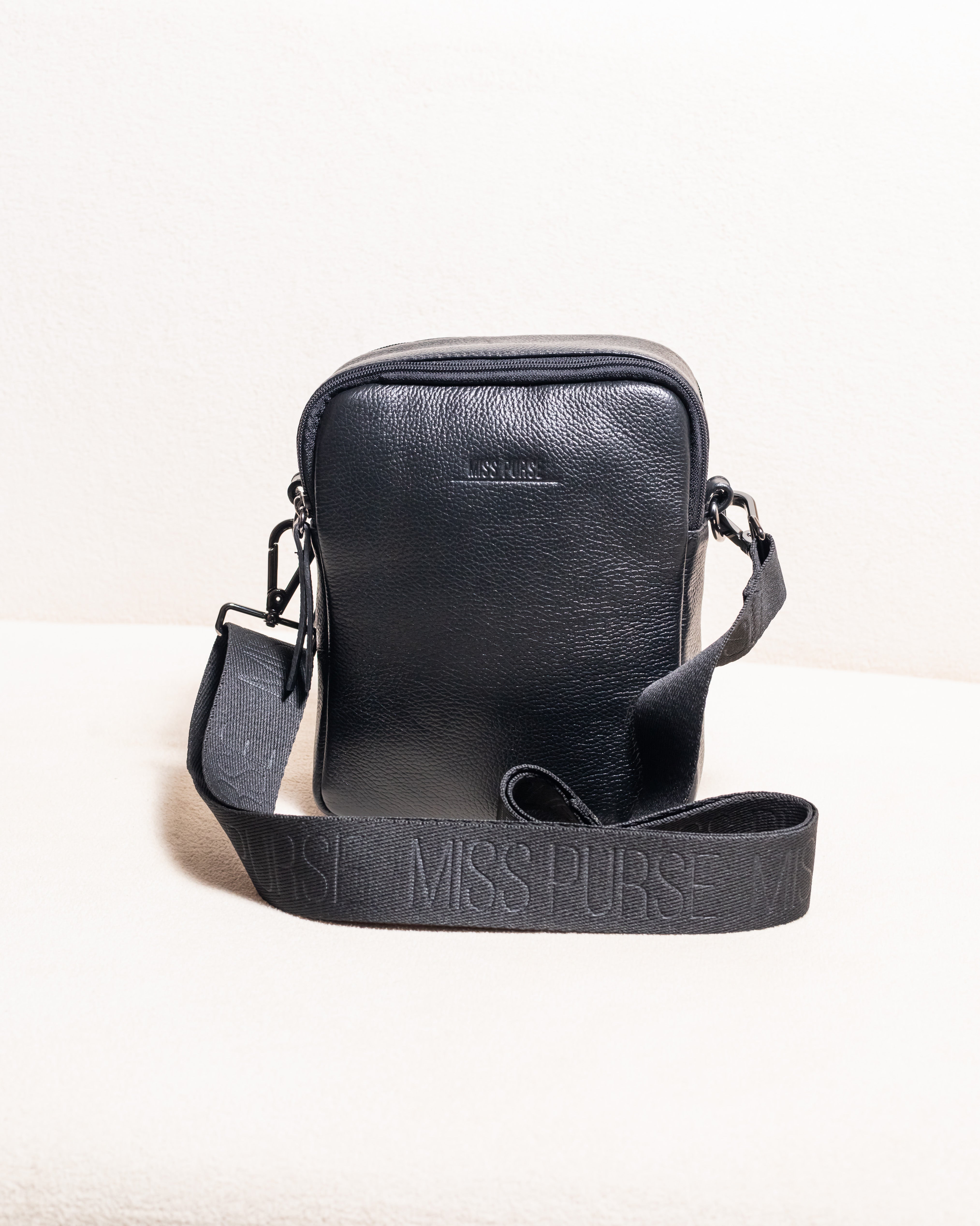 Bolsa de Couro Legítimo Unissex transversal Track - Preta