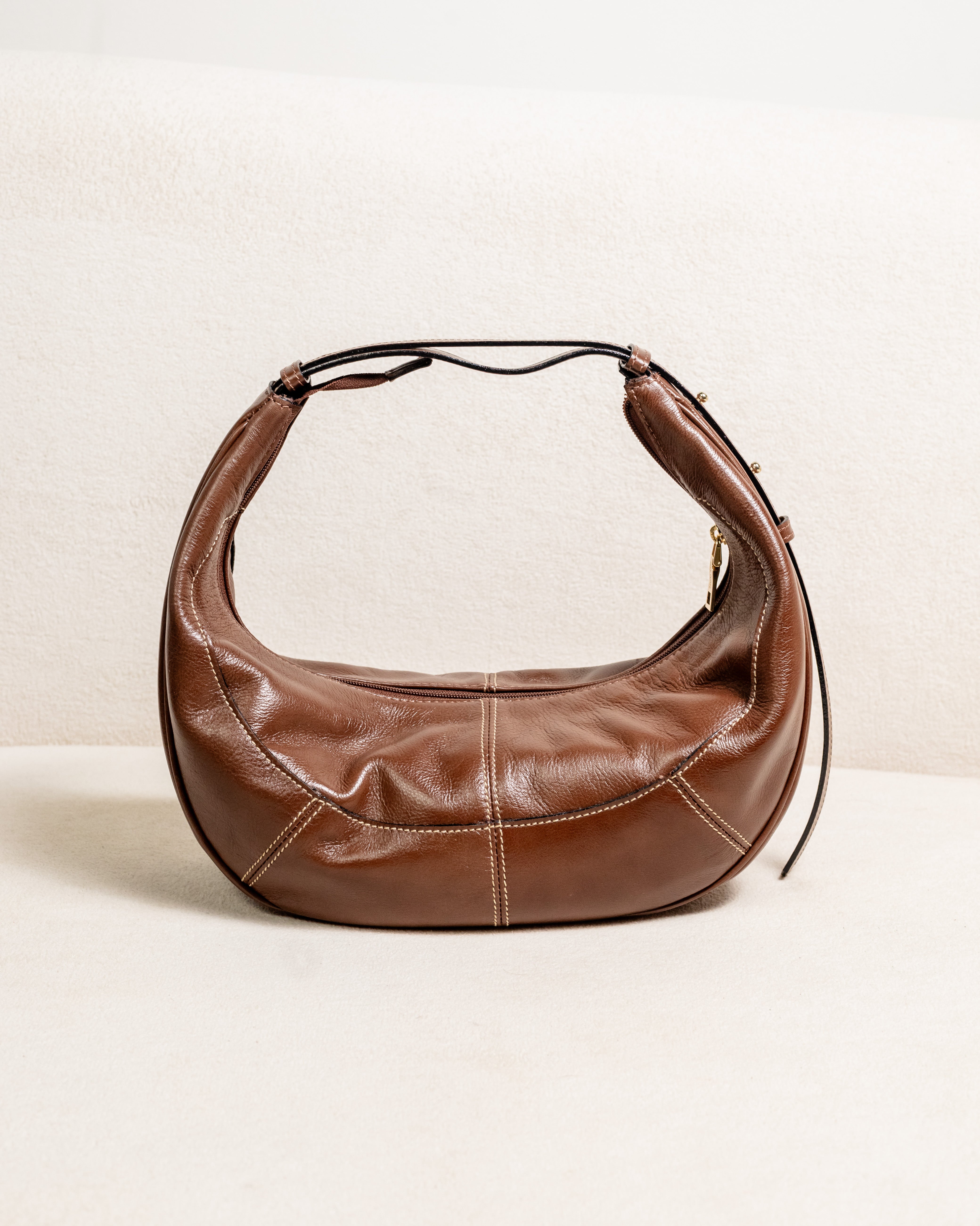 Bolsa couro legítimo meia lua Ayla - Marrom
