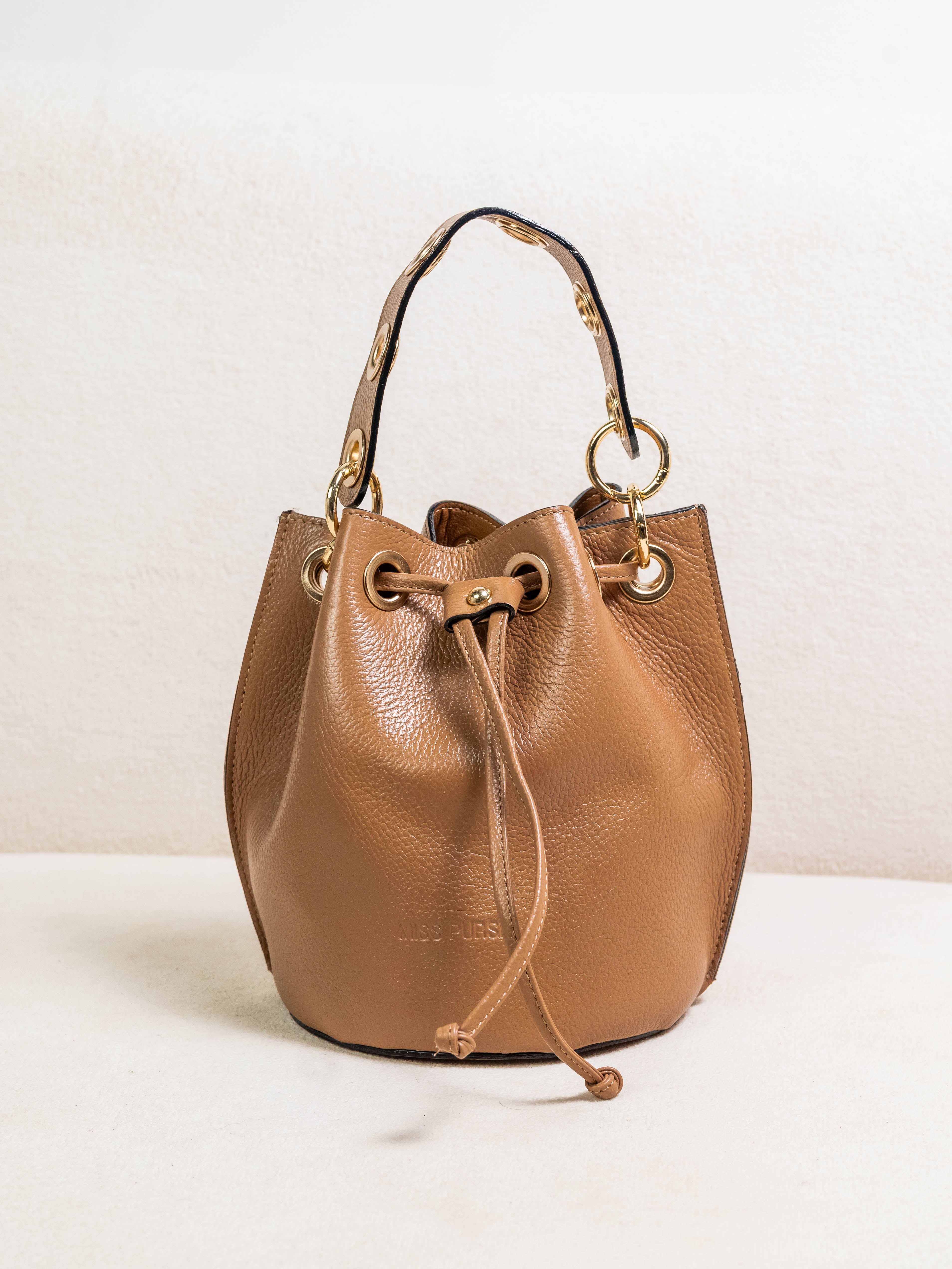 BOLSA BUCKET COURO LEGÍTIMO BELA CARAMELO