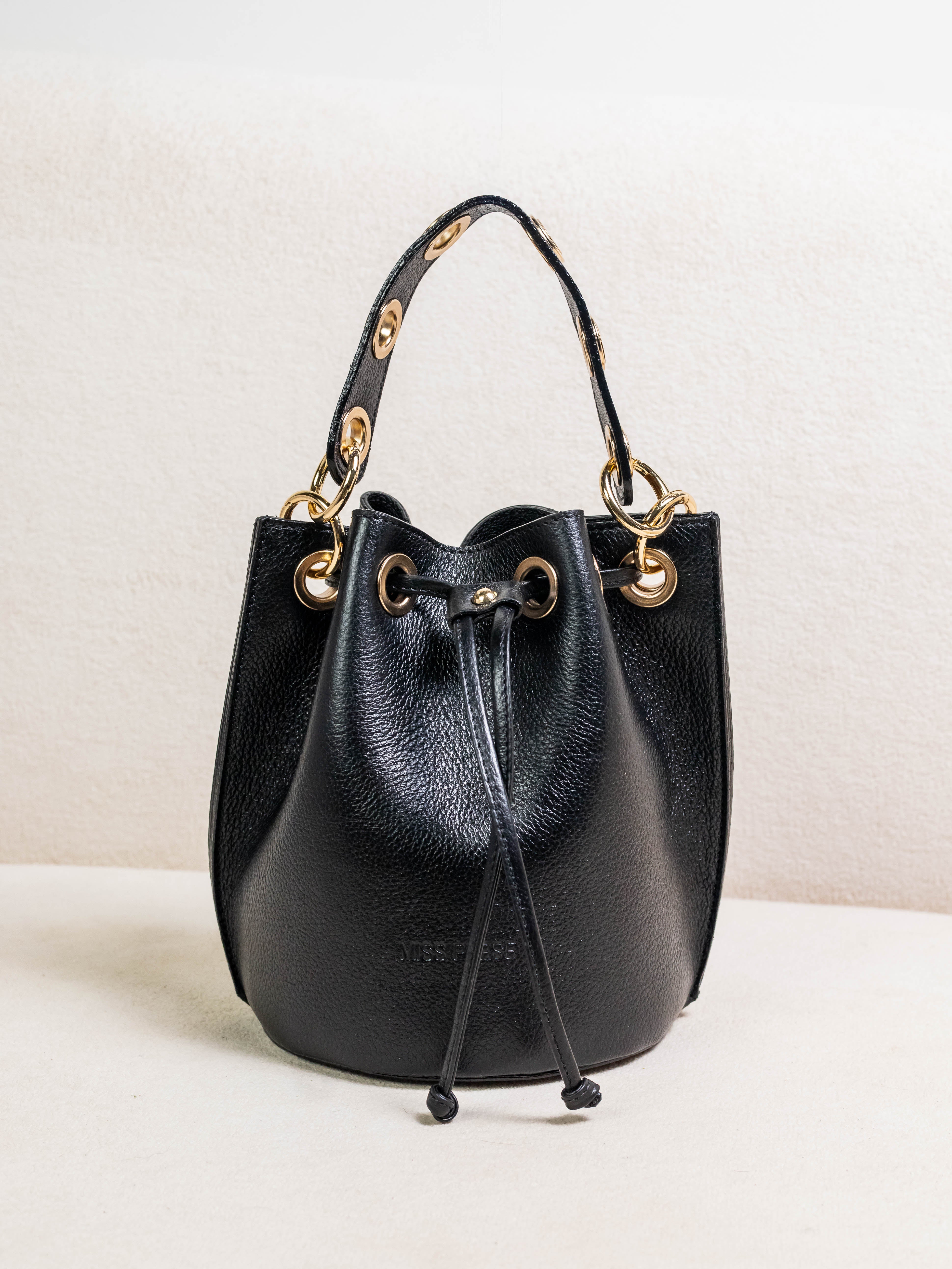 BOLSA BUCKET COURO LEGÍTIMO BELA PRETA