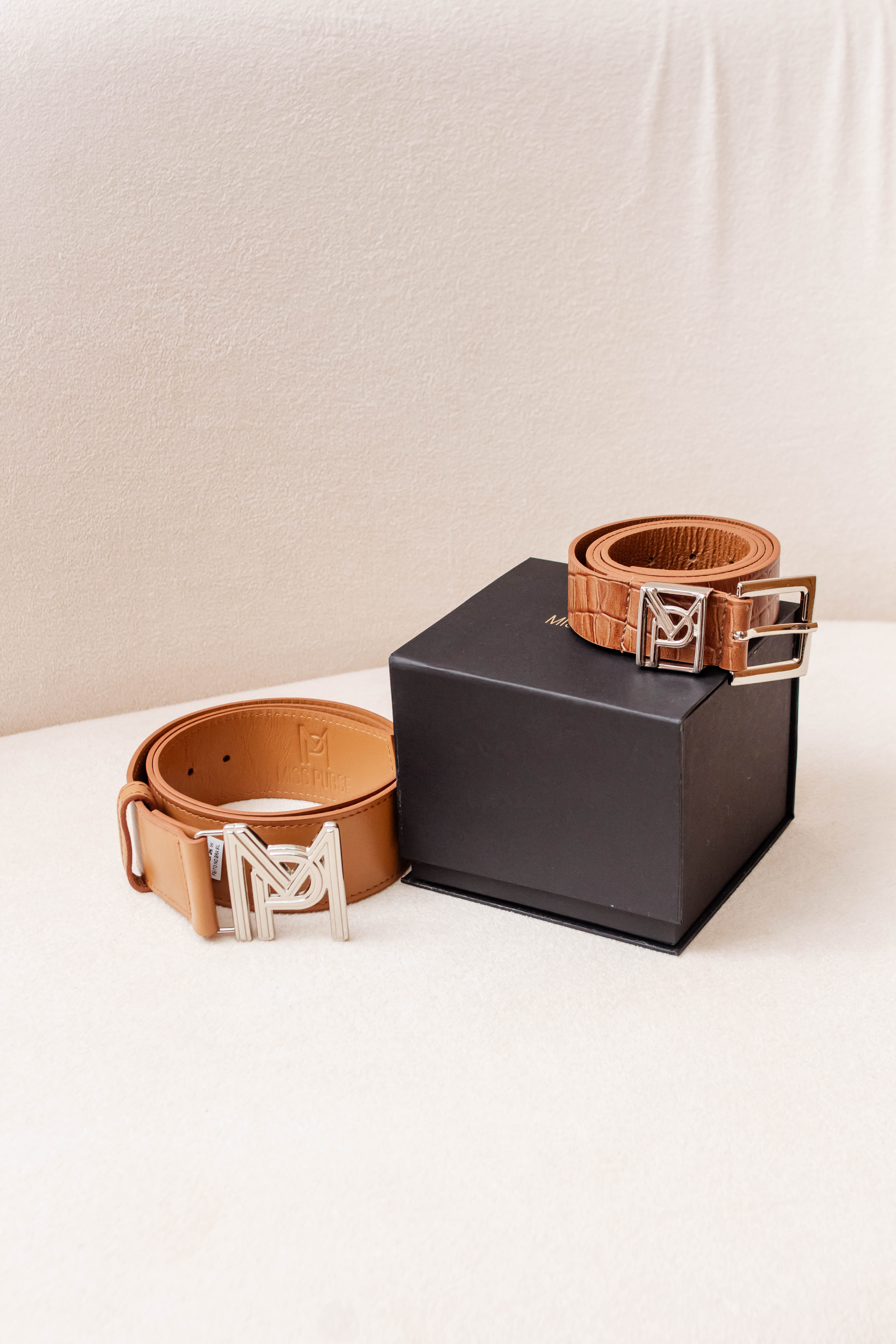 CINTO COURO LEGÍTIMO CARAMELO CROCO - FERRAGEM NÍQUEL