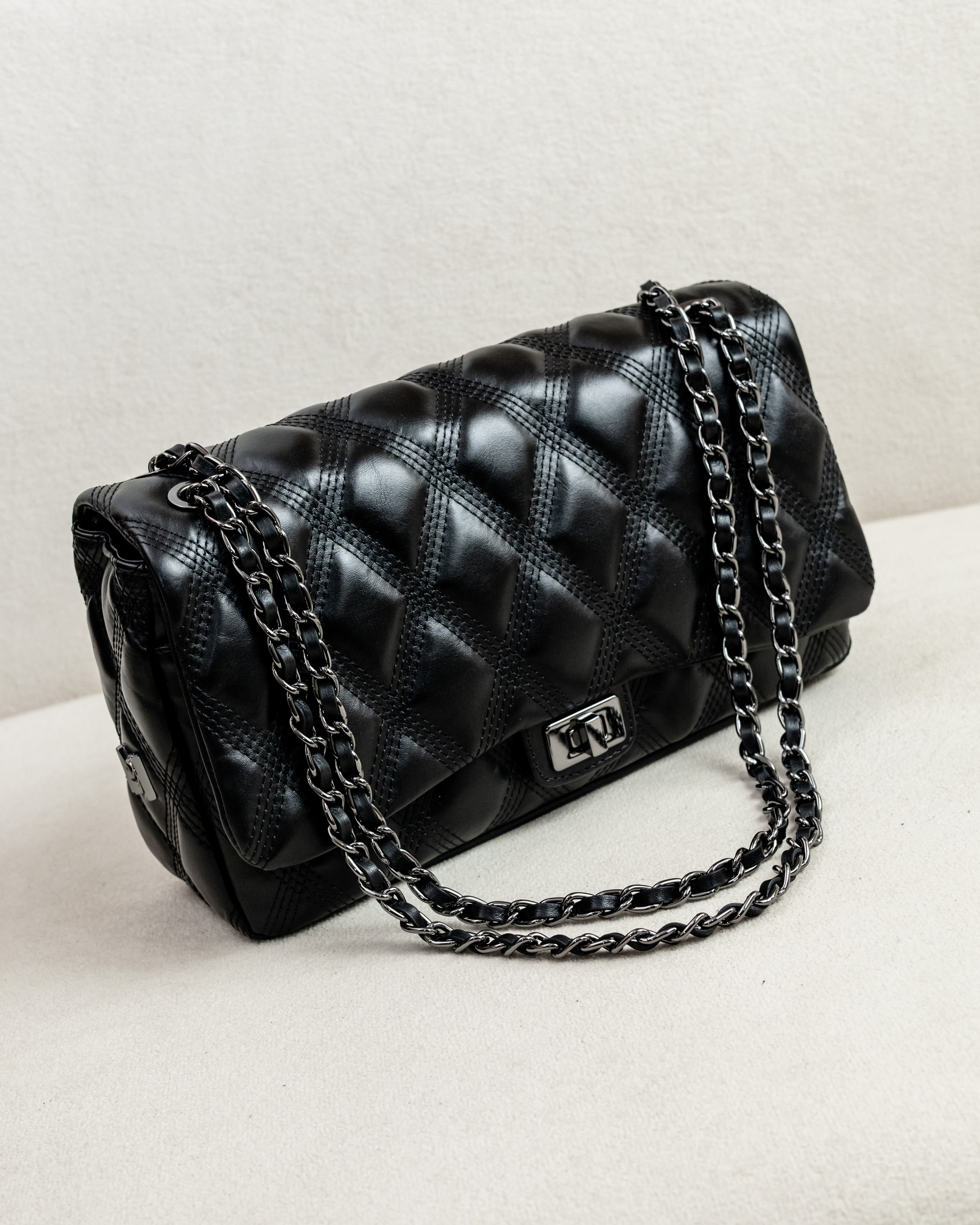 Bolsa Beatrice Matelassê - Preta com Ferragem Ônix