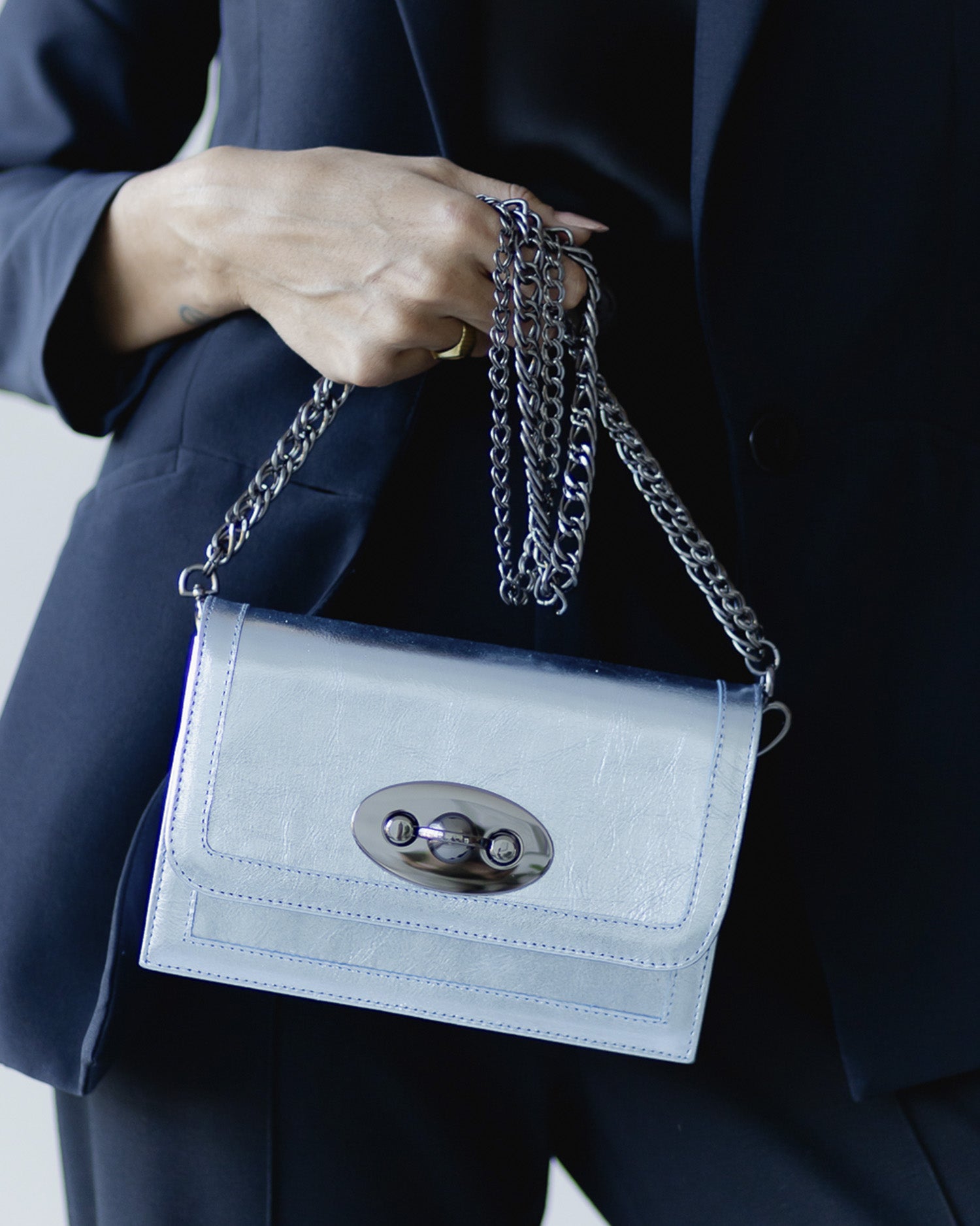 BOLSA MYKONOS AZUL METALIZADO ÔNIX