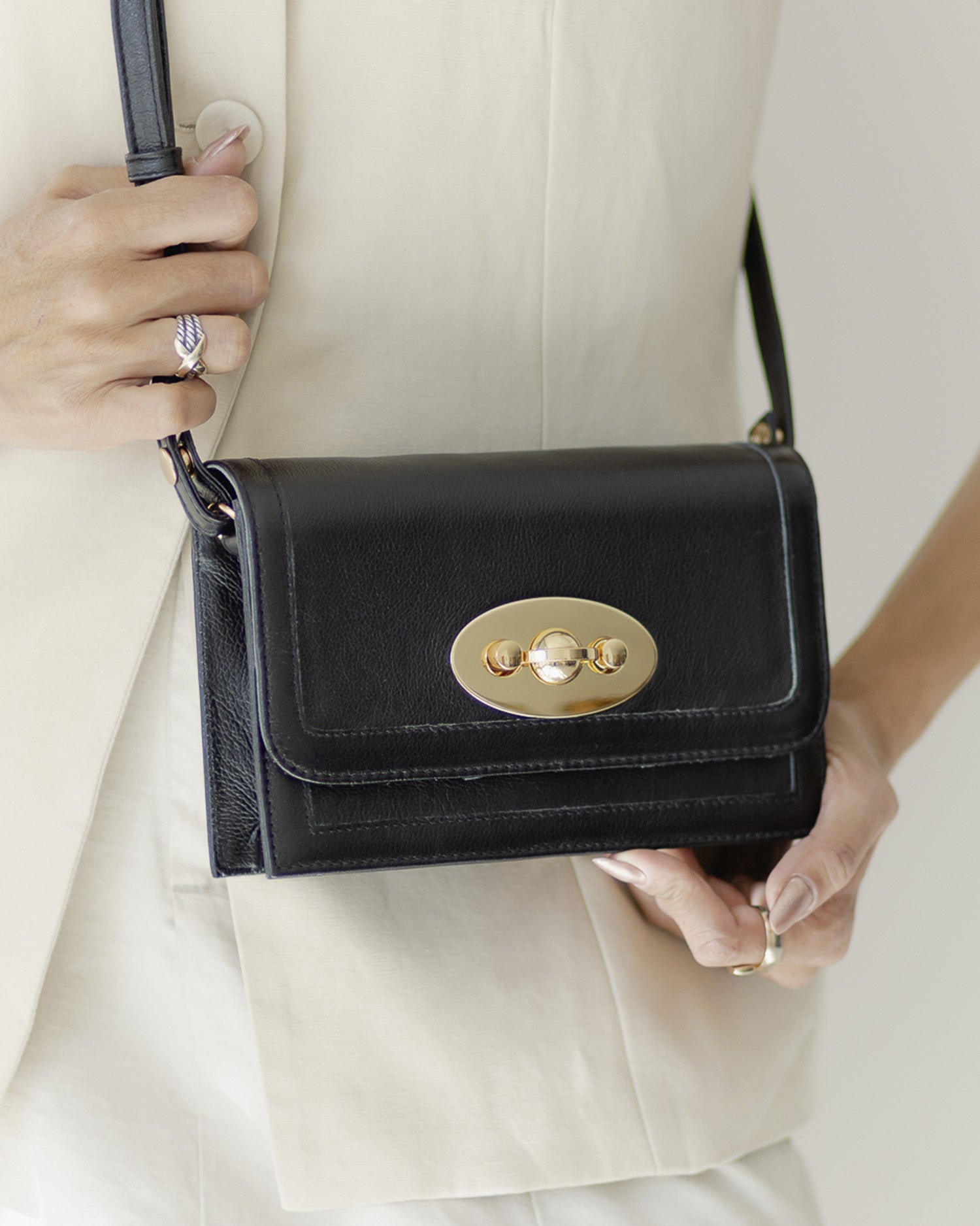 BOLSA MYKONOS PRETO GOLD