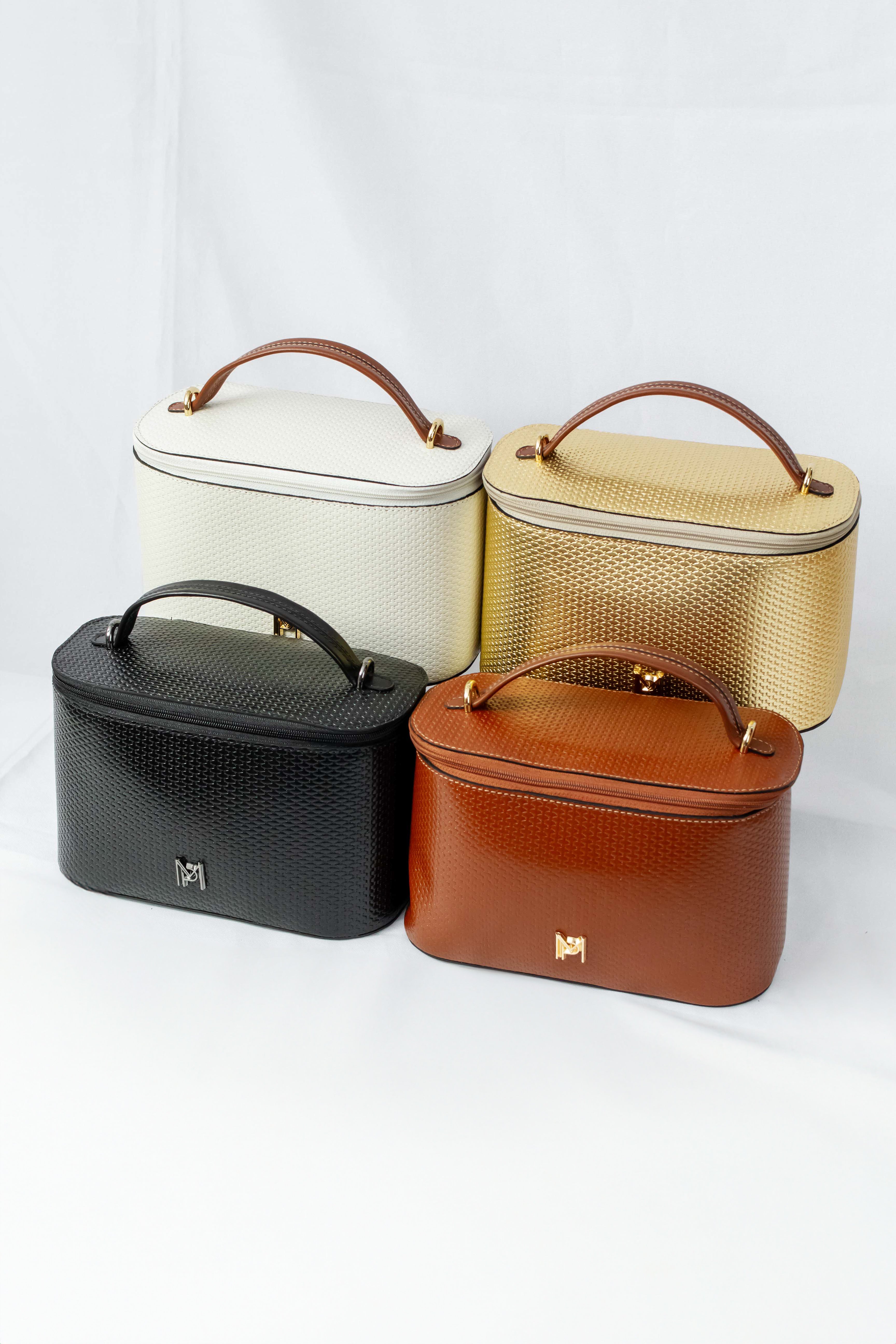 NECESSAIRE E BOLSA LUA EM COURO LEGÍTIMO DOURADO