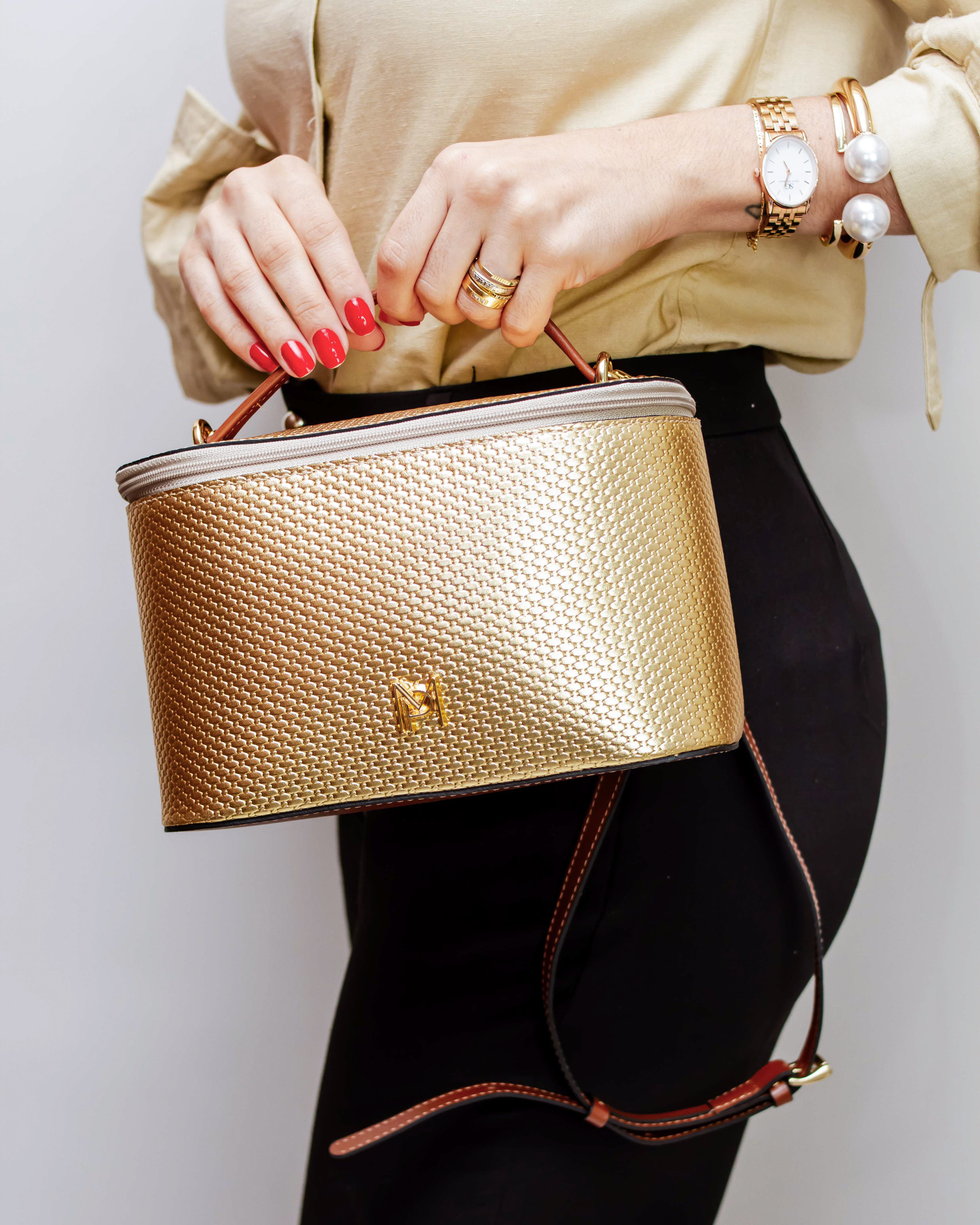 NECESSAIRE E BOLSA LUA EM COURO LEGÍTIMO DOURADO