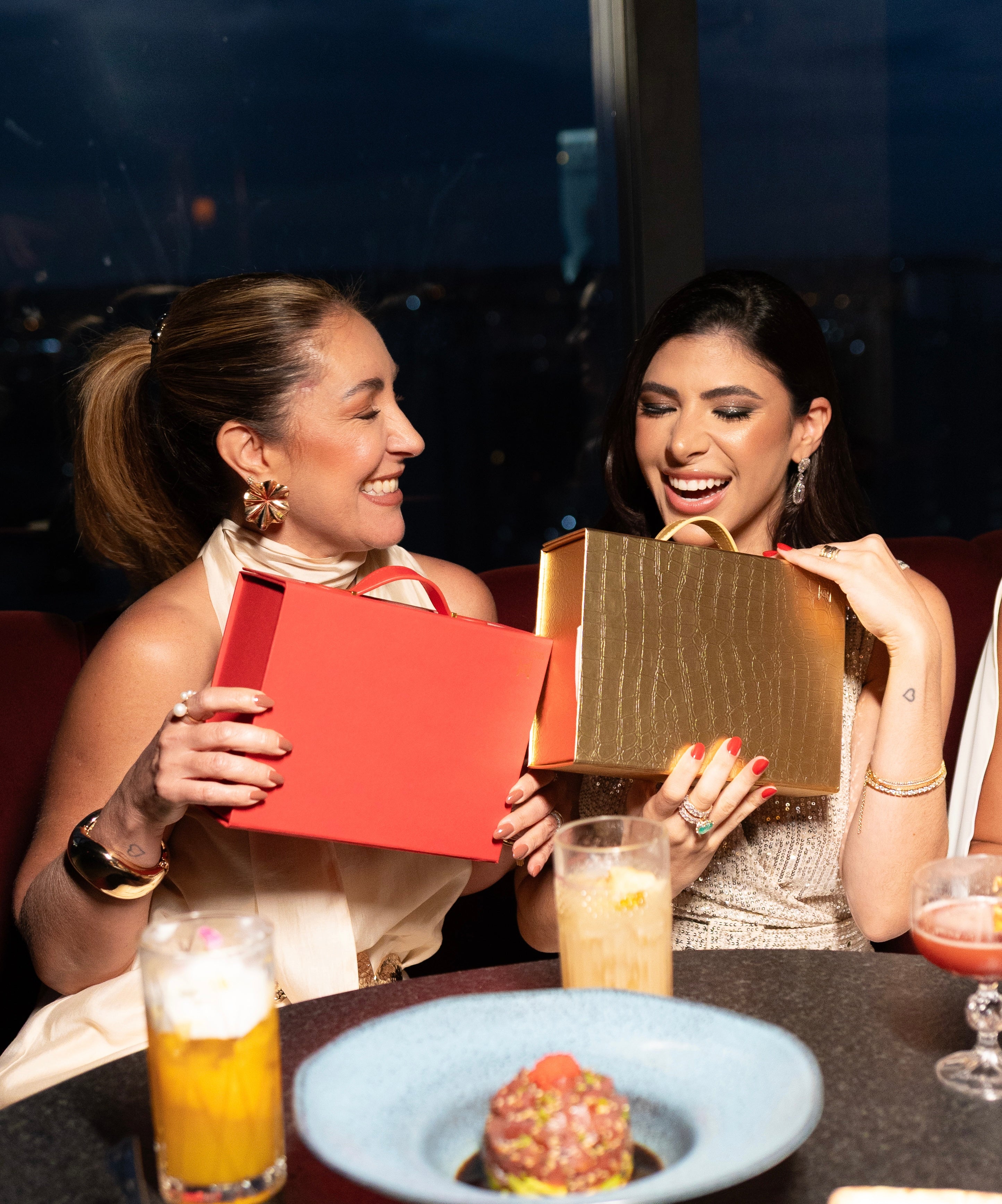 BOLSA COURO LEGÍTIMO TRANSVERSAL E CLUTCH SHINE