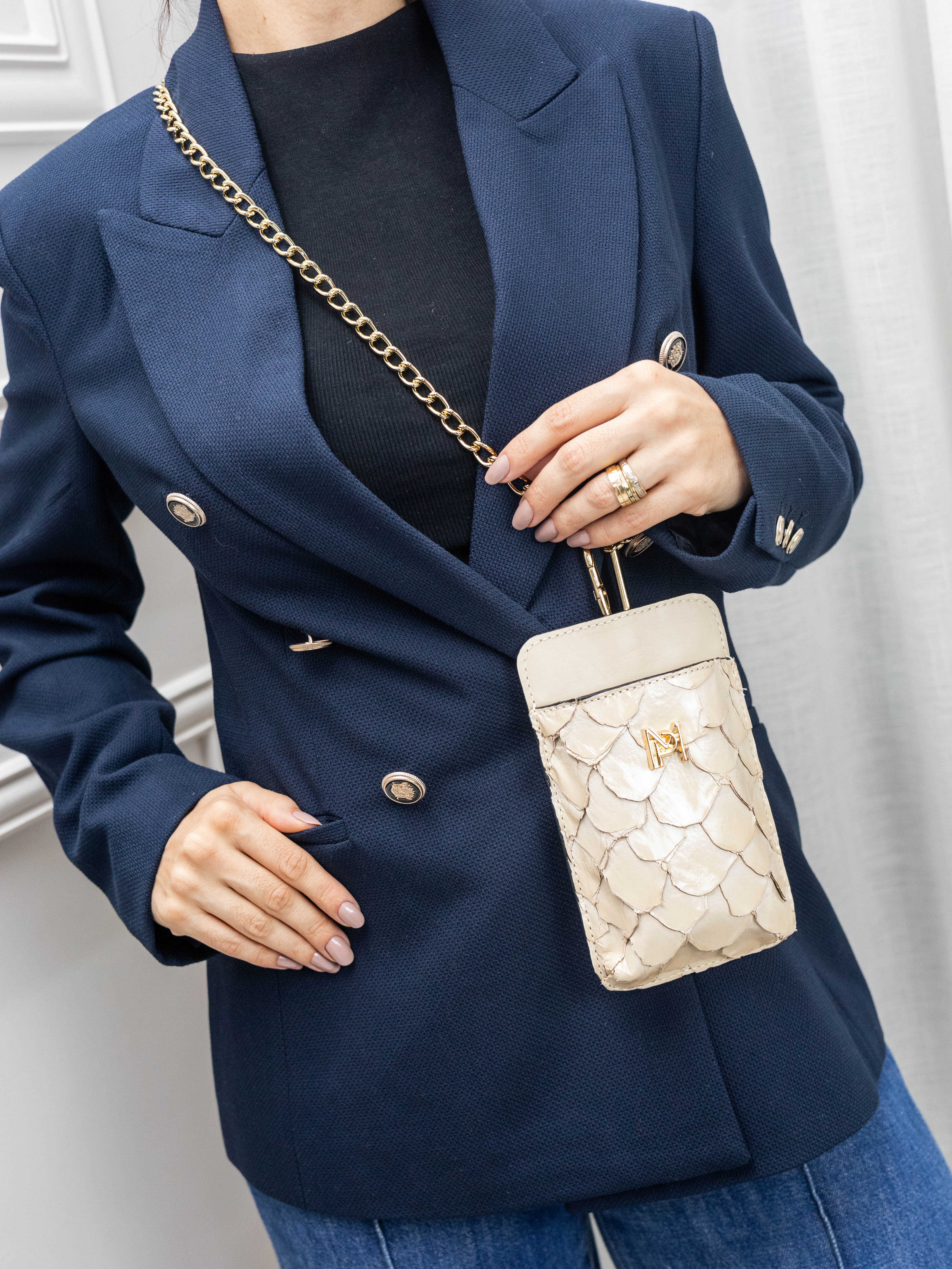 BOLSA PORTA CELULAR DE COURO PIRARUCU SOPHIE NATA