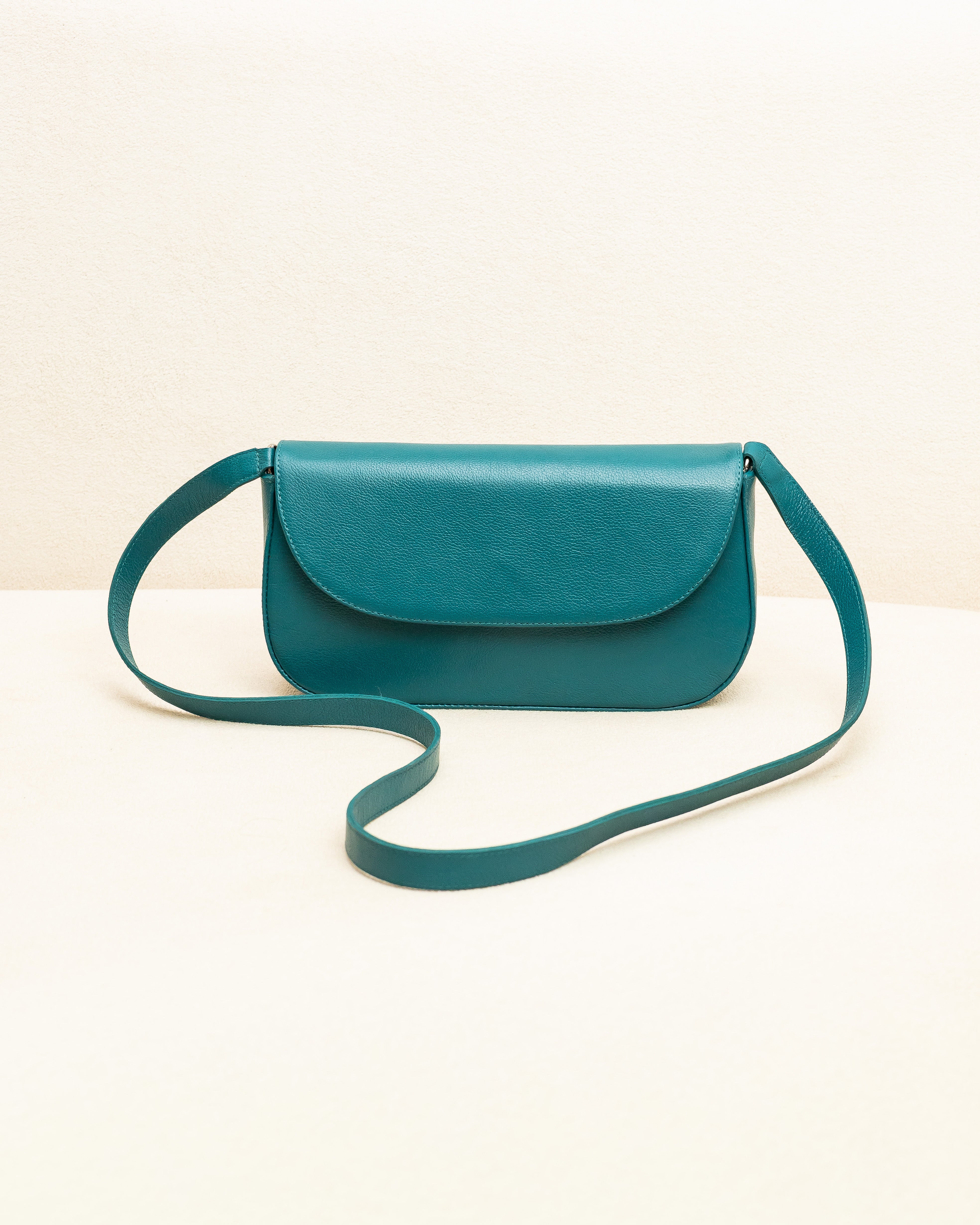 Bolsa tiracolo de Couro Legítimo Azul Petróleo - Alba Ferragem prata (Acompanha Presente)