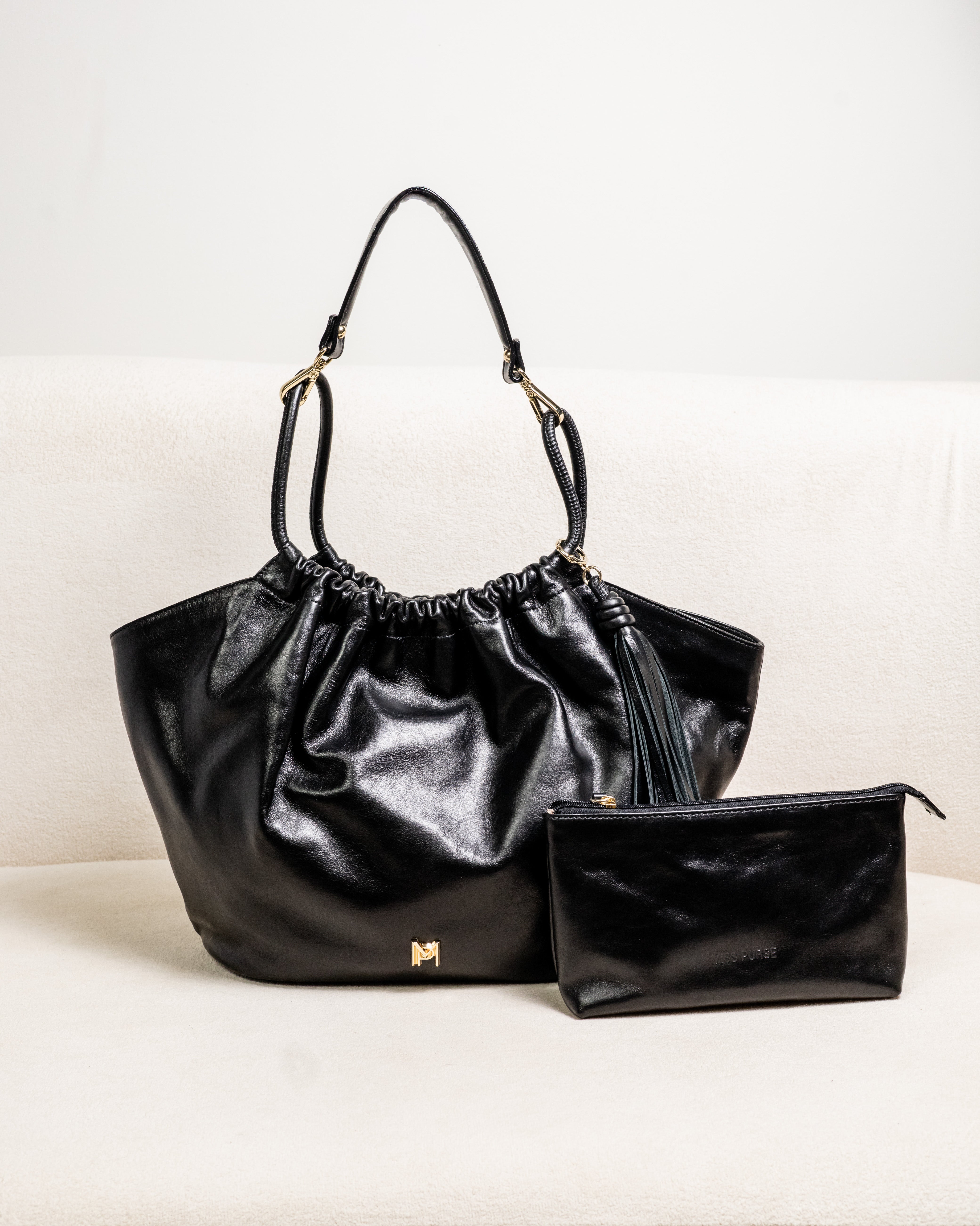 BOLSA DE OMBRO EM COURO LEGÍTIMO OLGA PRETA + NECESSAIRE