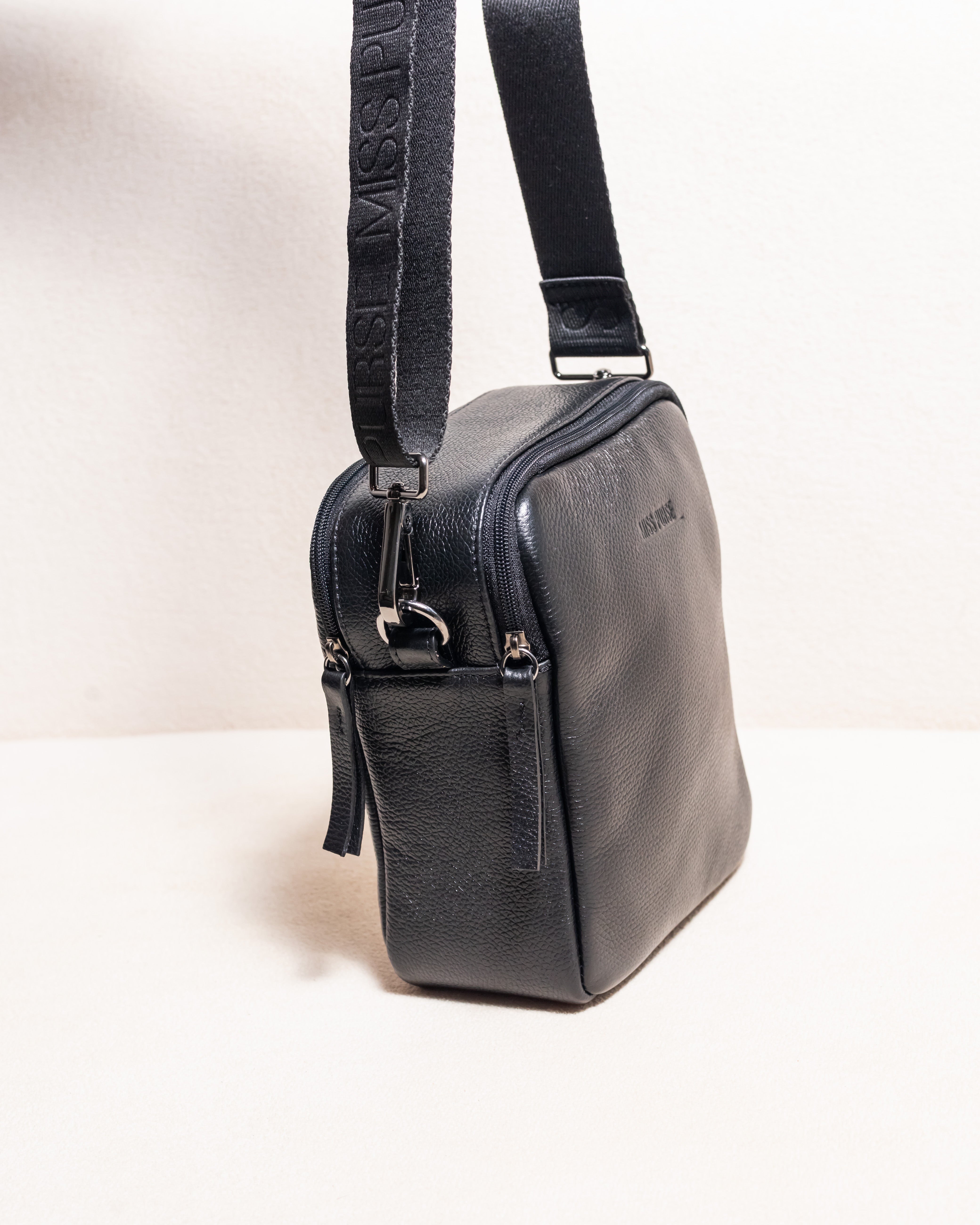 Bolsa de Couro Legítimo Unissex transversal Track - Preta
