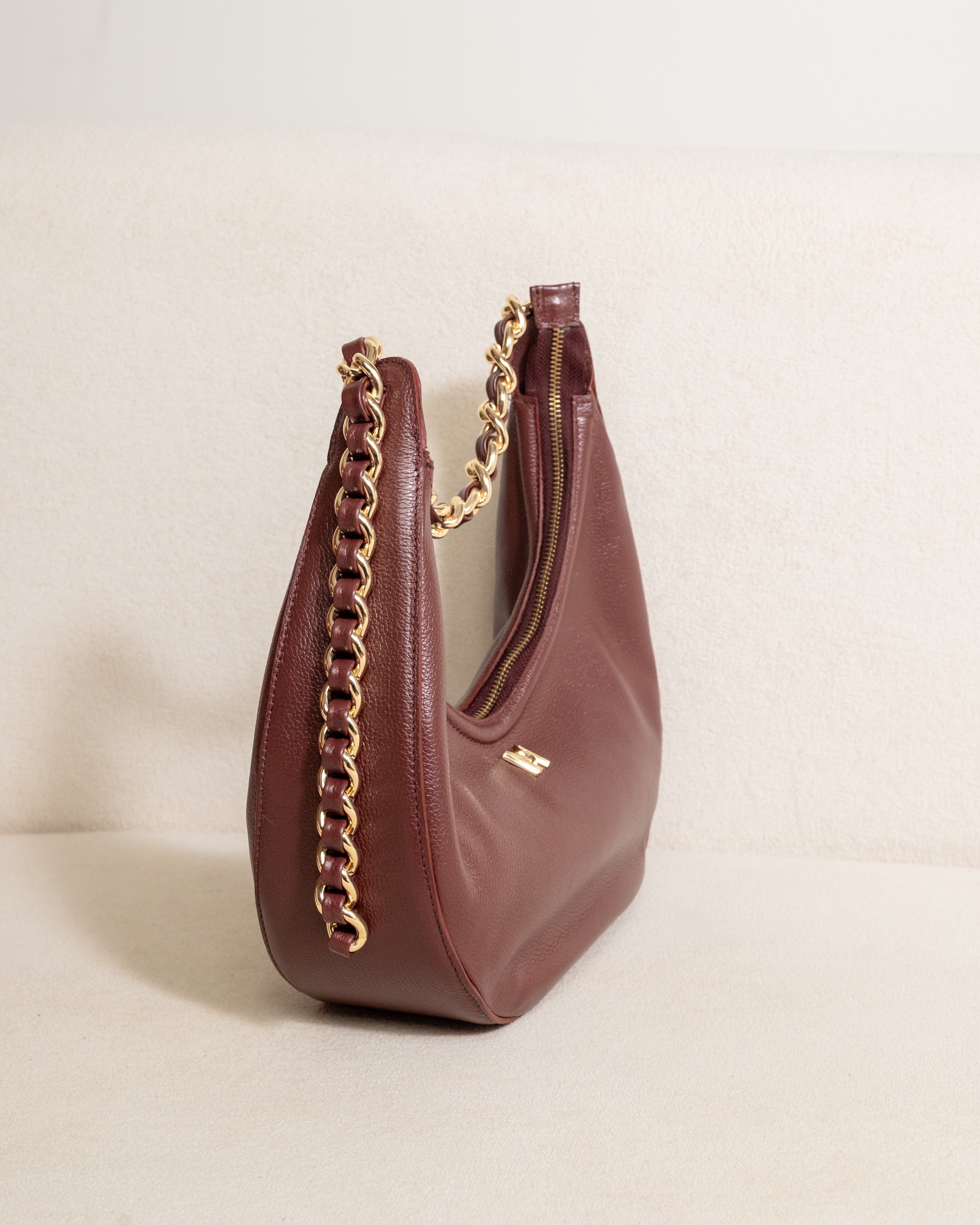 Bolsa Meia Lua de Couro Legítimo Marsala / Collab Aninha Gomes