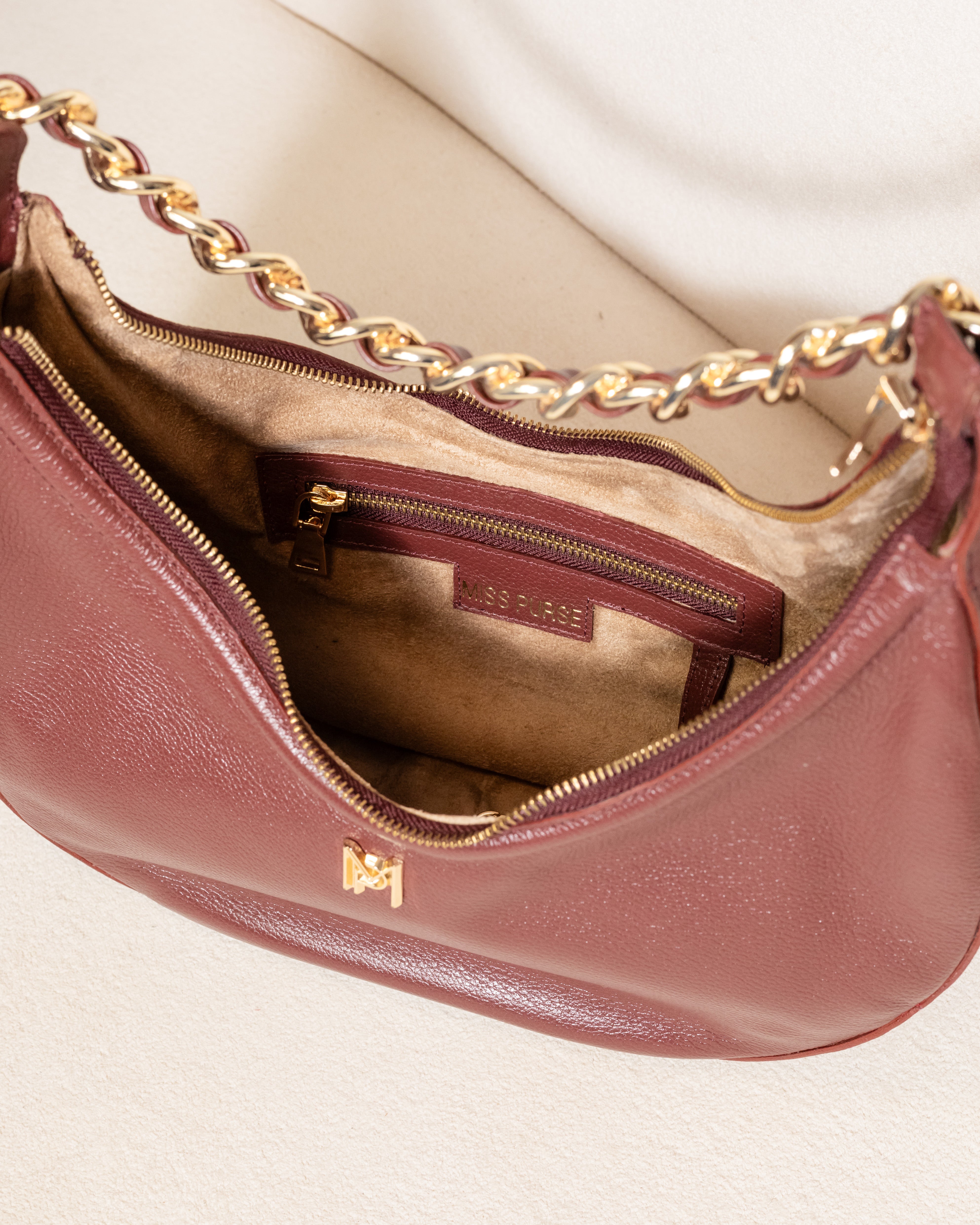 Bolsa Meia Lua de Couro Legítimo Marsala / Collab Aninha Gomes