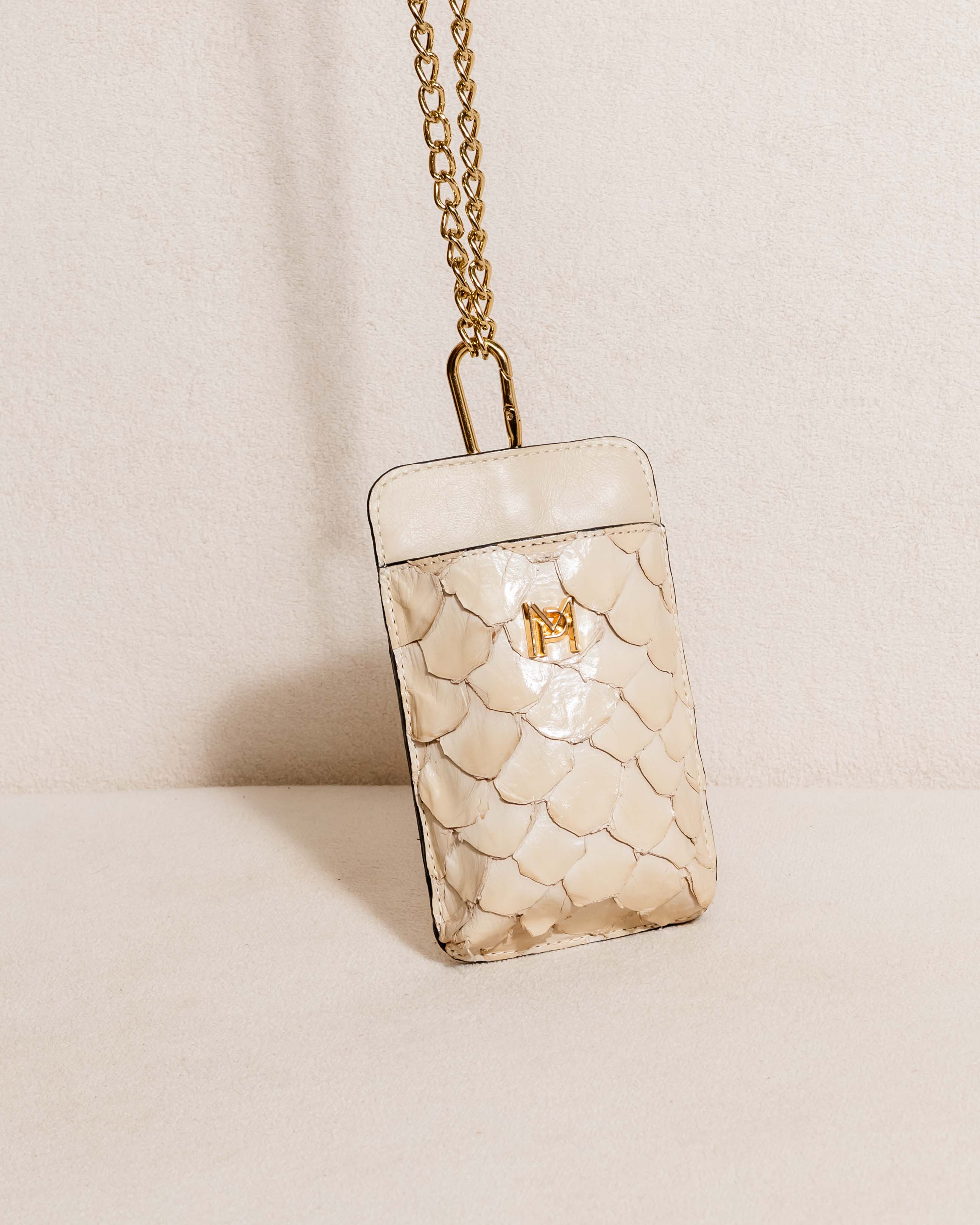 BOLSA PORTA CELULAR DE COURO PIRARUCU SOPHIE NATA